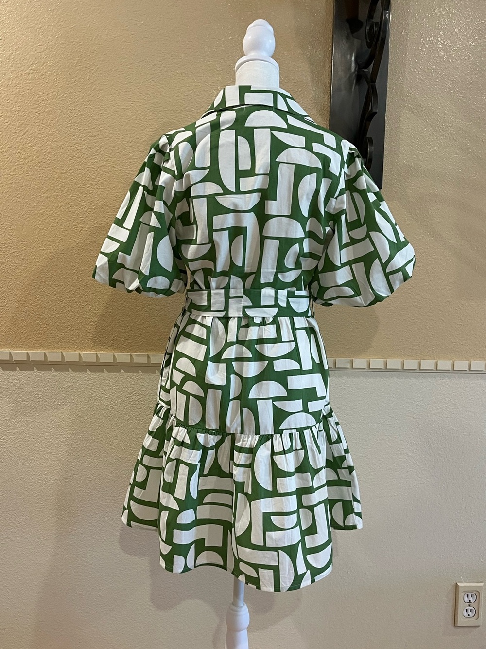 Jessica Simpson summer midi dress. Short puff sleeves, tiered skirt, geometric M - Picture 7 of 11